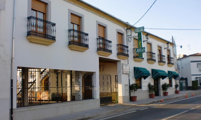Alcaracejos House | Hostal las Tres Jotas