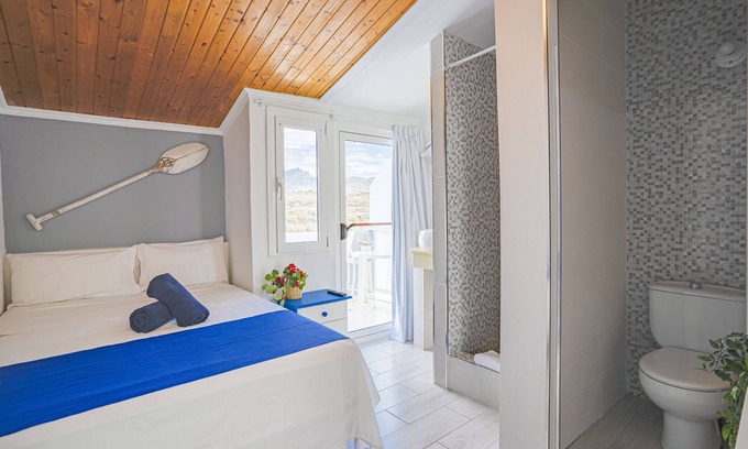 Arona House | Hostel Neon Tenerife