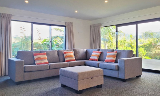 Waihi Beach House | Hosts on the Coast Hillview Hideaway