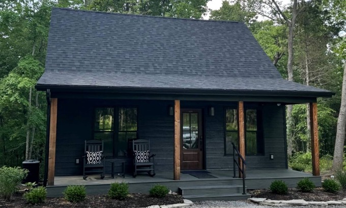 Carbondale Cabin | Hot-tub and Fire Pit Provided Cabin in Carbondale, Illinois