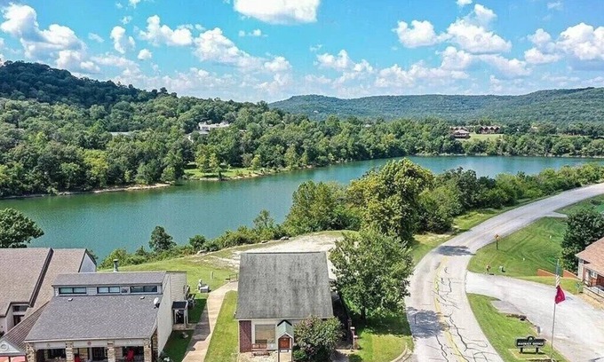 Holiday Island Cabin | Hot Tub and indoor Jetted Tub, Golfing, Lake View