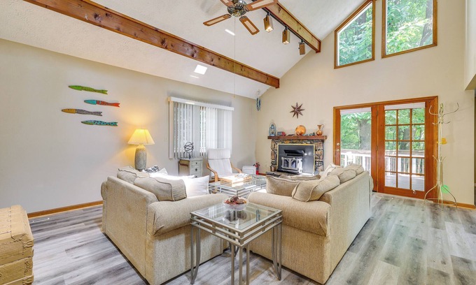 Holiday Island House | Hot Tub at Mountain-View Ozarks Retreat!