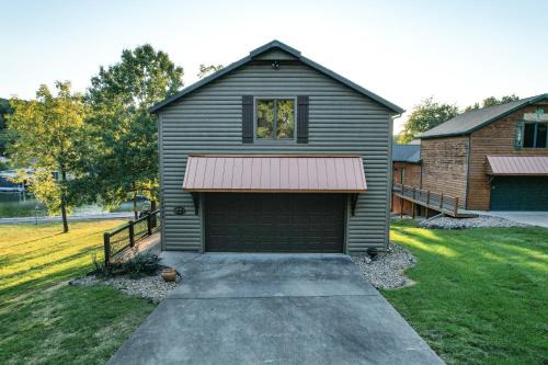 Gravois Mills House | Hot Tub, Fire Pit, Awesome Loft & Amazing Views!