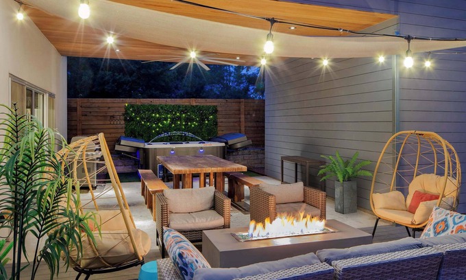 Swede Hill House | Hot tub, fire pit, game&yoga lawn, Walk to Dtown!