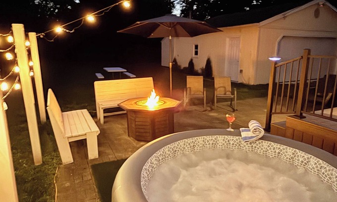 Saint Marys Saint Joseph County Cottage | Hot Tub! Fire Pit! Gas Fire Table! Coffee Bar!