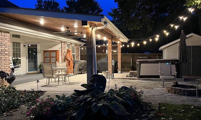 Bentonville House | Hot tub, fire pit, great outdoor space, by Coler bike trails, Bentonville Square