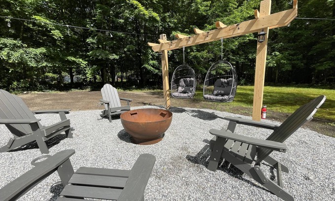 Chocorua House | HOT TUB & FIRE PIT White Mountains near North Conway