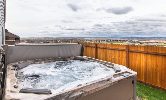 Rapid Valley House | ⁑Hot Tub⁑Fire Pits⁑Great Views⁑New Construction⁑