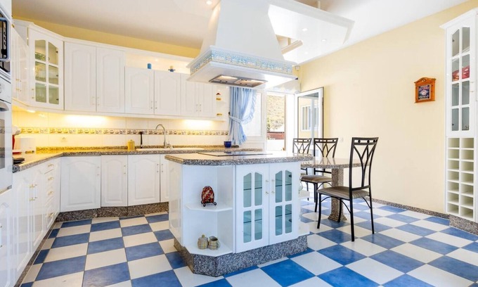 Santiago del Teide Apartment | Hot Tub & Mountain View