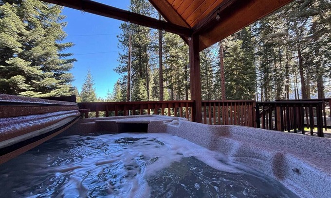 Ashland House | HOT TUB! Mountain Lake Cabin 33