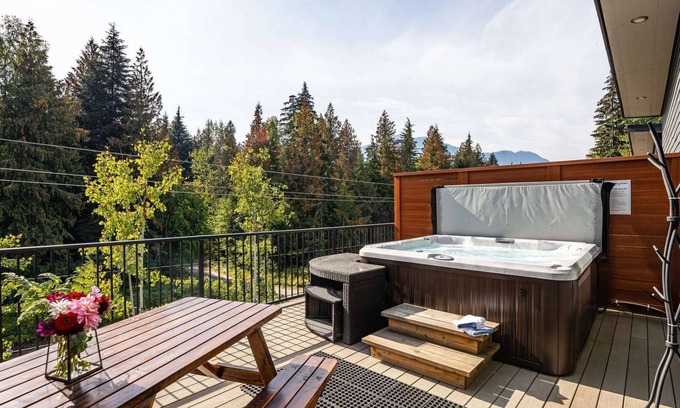 Revelstoke Condo | Hot Tub, Private Deck, BBQ - Pillow Top Condo, Revelstoke