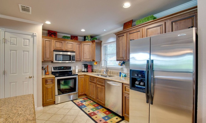 Kemp House | Hot Tub & Private Dock: Cedar Creek Lake House!