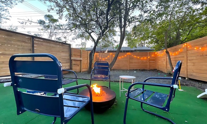 MLK House | Hot Tub Royale Rainey Street 6 Minute Drive