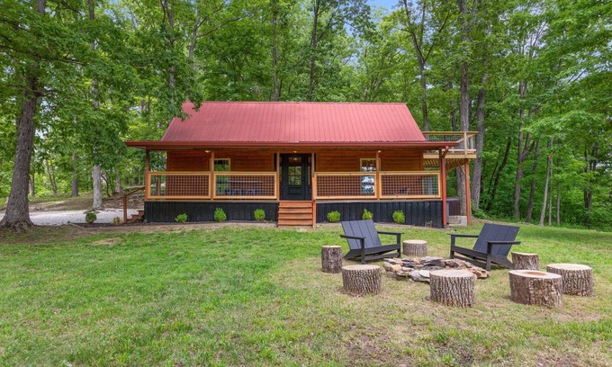 Stanton Cabin | Hot Tub & Views - Furnace Mountain Retreat - Red River Gorge, Kentucky!