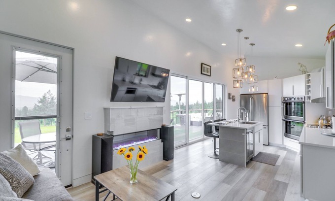 Eureka House | Hot Tub & Views: 'Sunset Valley Retreat' in Eureka