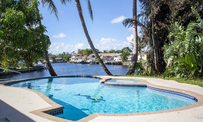 North Central Hollywood House | HOT TUB! Waterfront, Pool, Paddle-Boards