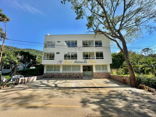 Pinchote Hotel | Hotel Antonella Plaza