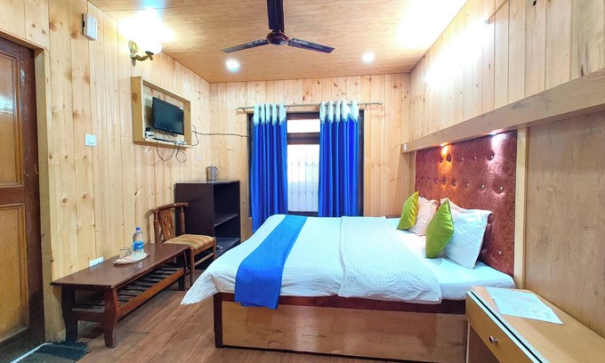 Nainital Hotel | Hotel Chinar Lake View Near Mall Road