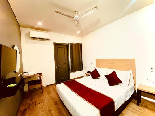 Pitampura Hotel | Hotel Dakshini Pitampura with Swimming Pool