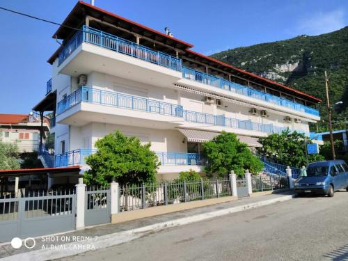 Kamena Vourla Hotel | Hotel Dellis