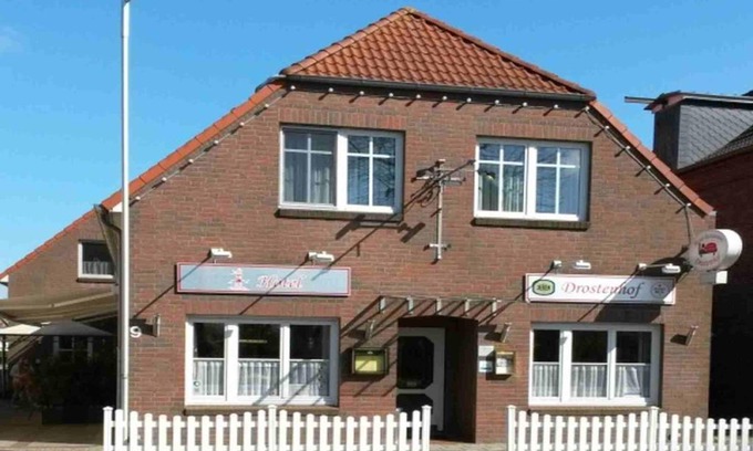 Esens Hotel | Hotel Drostenhof garni