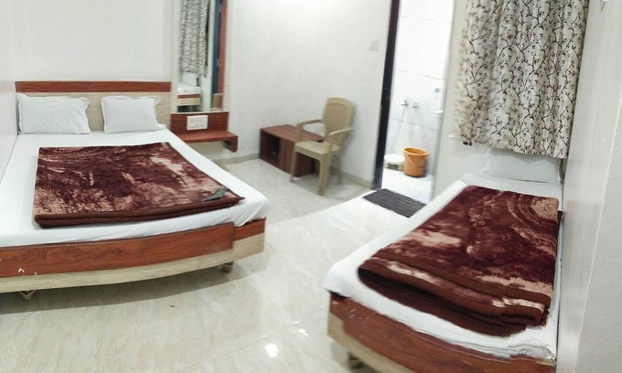 Shirdi Hotel | Hotel Dwarka Nilayam
