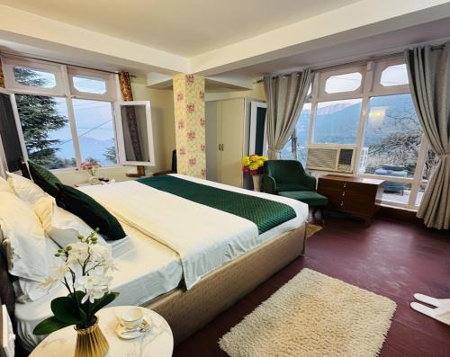 Banikhet Hotel | Hotel Eagle Nest Central Heated