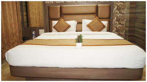 Katra Hotel | HOTEL ETILER PALACE Near Katra Bus Stand - 1 Km From Railway Station & 7 Km From Vaishno Devi Temple - Well Decorated Rooms With Free Wi-fi - Free Parking & Restaurant Available - A Luxurious Hotel In Katra