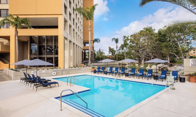 Anaheim Resort Hotel | Hotel Fera Anaheim, a DoubleTree by Hilton