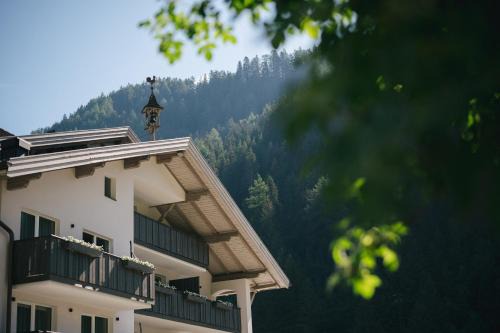 Lutago Hotel | Hotel Fronza - your hike & mountain home