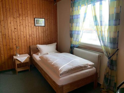 Nuertingen Bed & Breakfast | Hotel Garni Siedlerstube