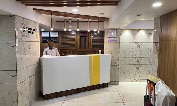 Surat Hotel | Hotel Golden Plaza