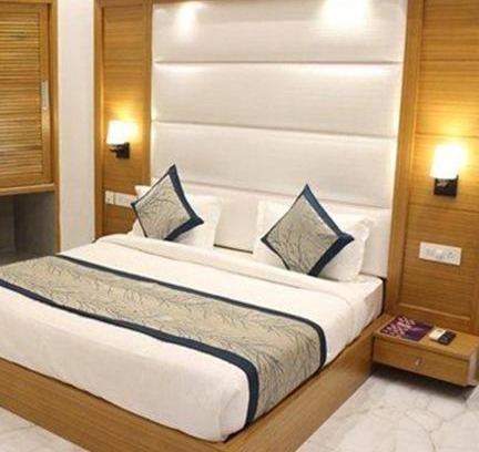 PECHS House | Hotel Grand Heaven