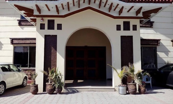 Kallar Kahar Hotel | Hotel Grand Imperial