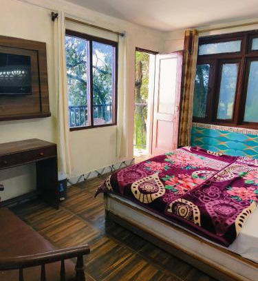 Dalhousie Hotel | HOTEL HOLIDAY PLAZA DALHOUSIE - Near Ghandhi Chowk Mall Road