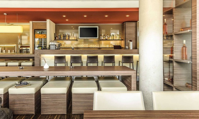 Waggershausen Hotel | Hotel ibis Friedrichshafen Airport Messe