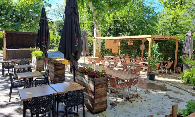 Aramon Hotel | hotel les platanes