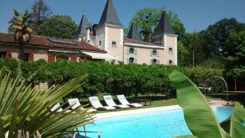 Saint-Girons Hotel | Hotel Logis - Chateau de Beauregard