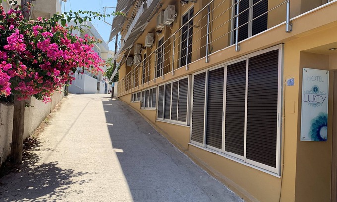 Agia Marina House | HOTEL LUCY NEXT TO THE SEA