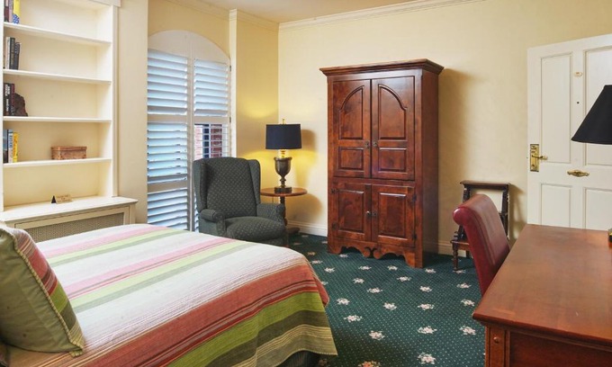 Point Richmond Hotel | Hotel Mac