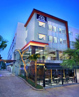 Semarang Hotel | Hotel Neo Candi Simpang Lima - Semarang by ASTON