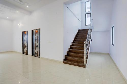 Varanasi Hotel | Hotel O Harsh Palace Guest House