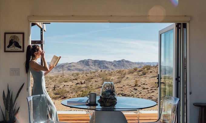 Joshua Tree House | Hotel Reset prototype. 9 secluded acres.Art Gallery.Dark Skies.Hot tub. Aliens.