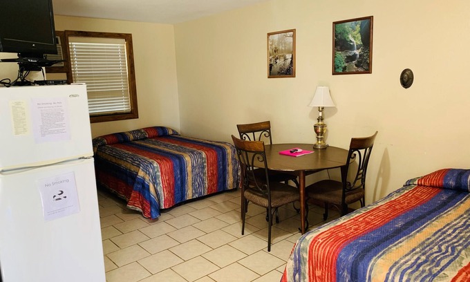 Milam Hotel | Hotel room on Toledo Bend Lake