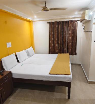 Tirupati Hotel | Hotel Sahasra - Opposite to Srinivasam Complex and Walkable Distance from Bus Station