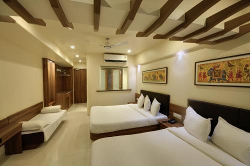 Surat Hotel | Hotel Shreeji Vatika, Airport Road