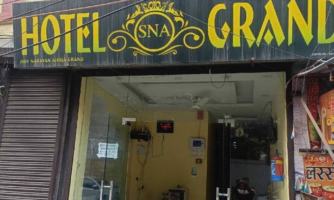 Charbagh Hotel | Hotel SNA Grand