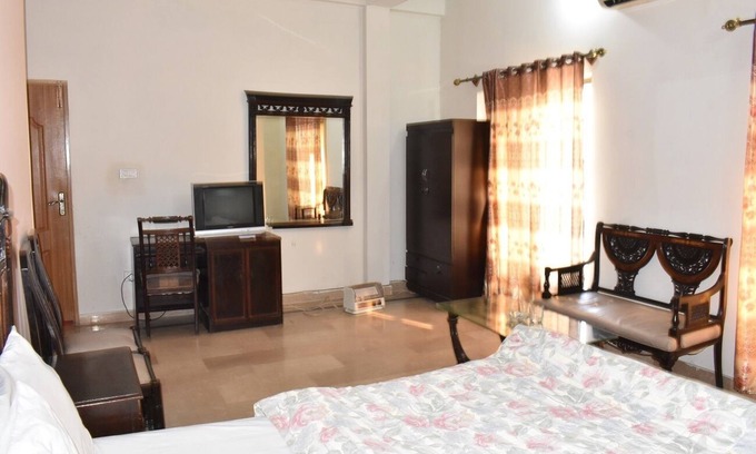 G-7 Sector Hotel | Hotel The Oriel