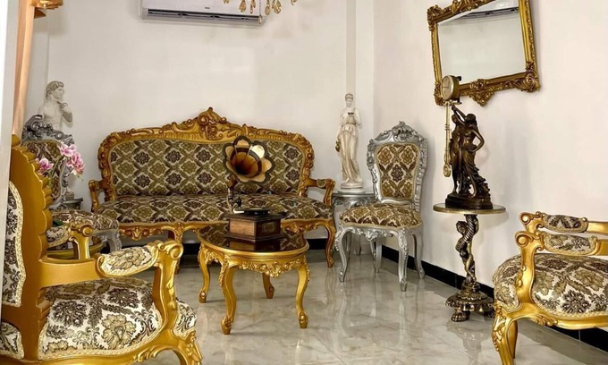 Simon Bolivar House | Hotel The Royalty Inn