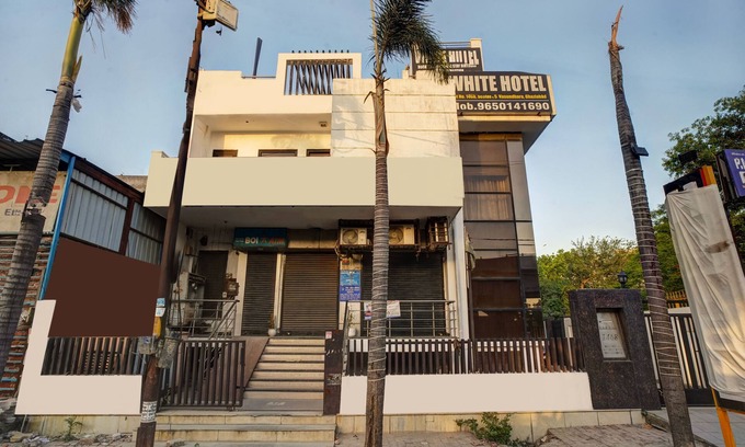 Vasundhara Hotel | Hotel White at Vasundhara